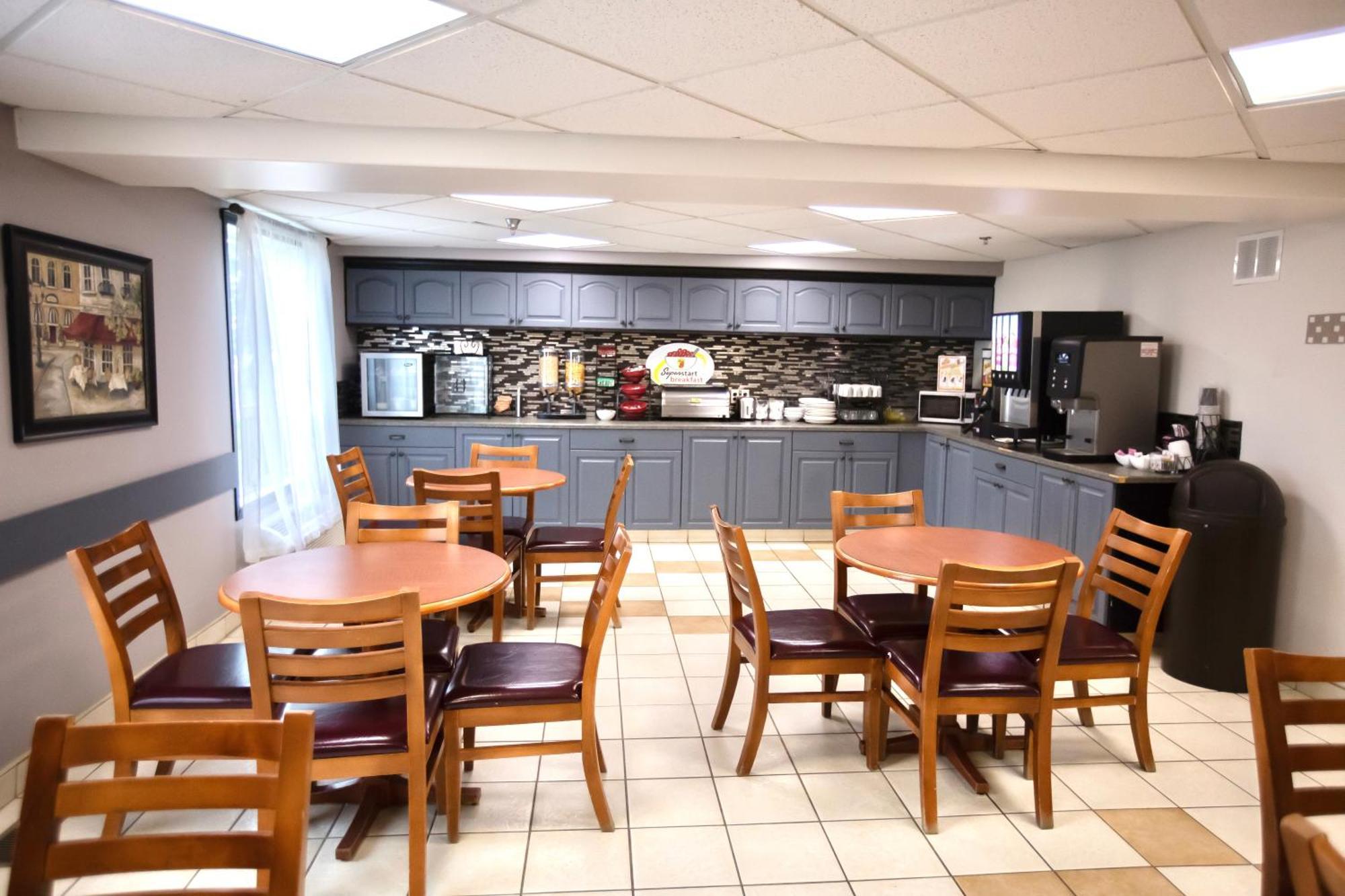 Hotel Super 8 By Wyndham Whitecourt Extérieur photo