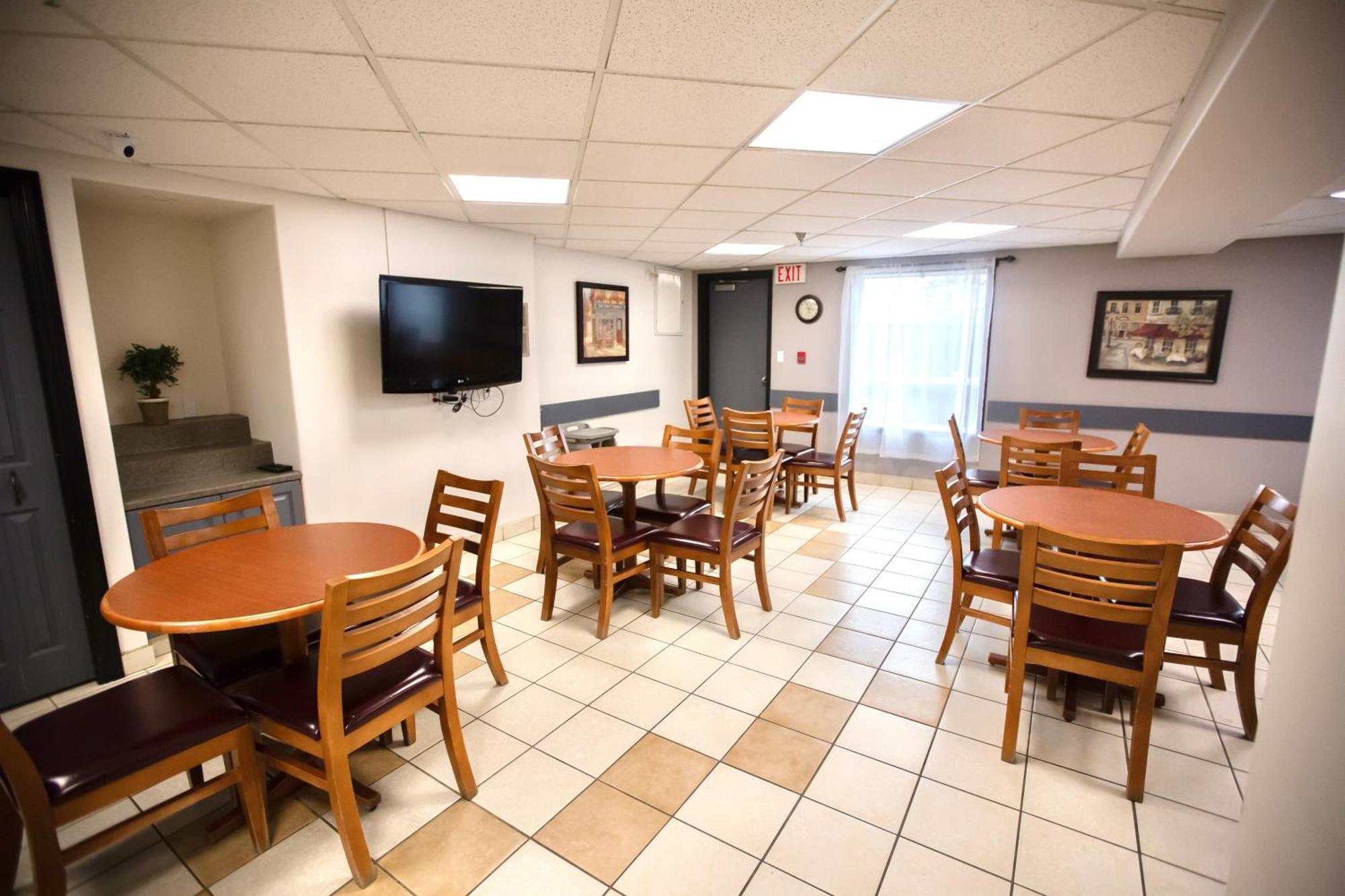 Hotel Super 8 By Wyndham Whitecourt Extérieur photo