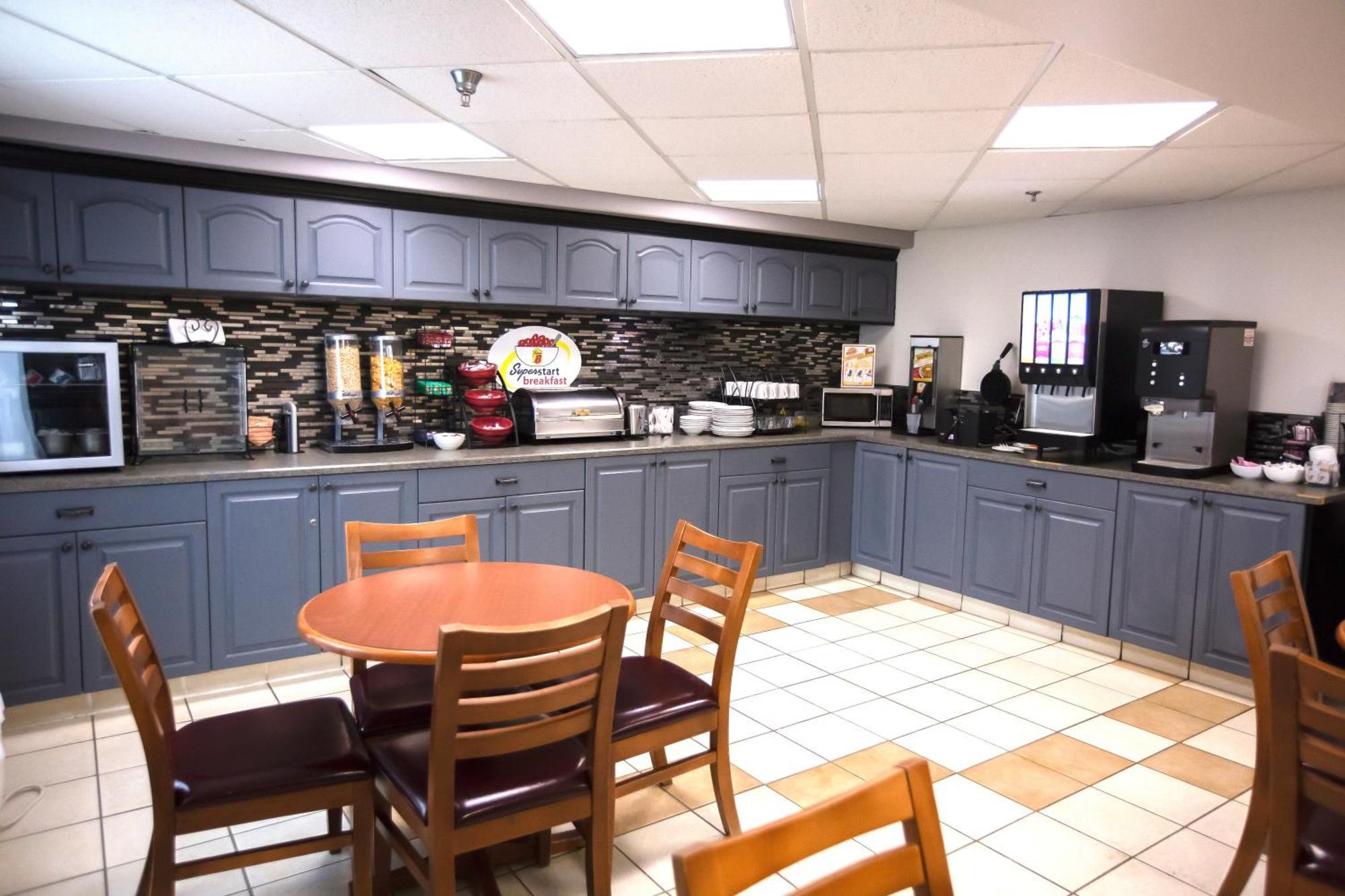 Hotel Super 8 By Wyndham Whitecourt Extérieur photo
