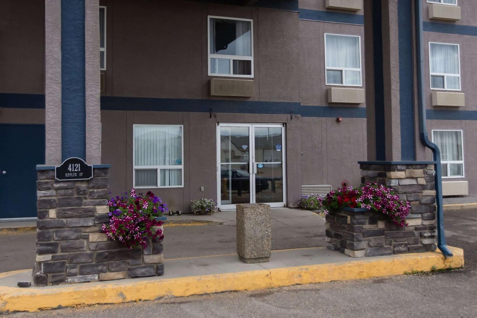 Hotel Super 8 By Wyndham Whitecourt Extérieur photo