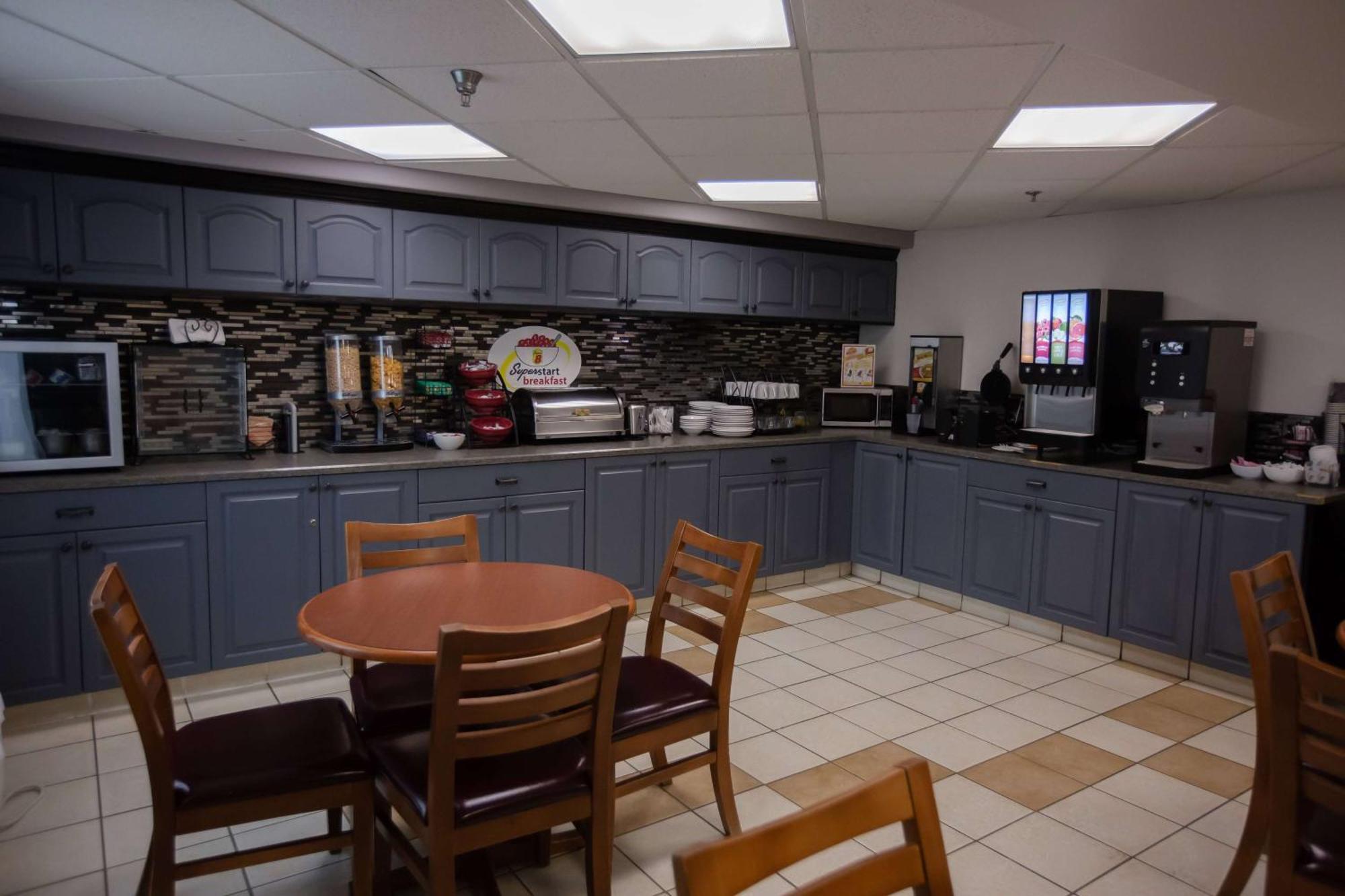 Hotel Super 8 By Wyndham Whitecourt Extérieur photo