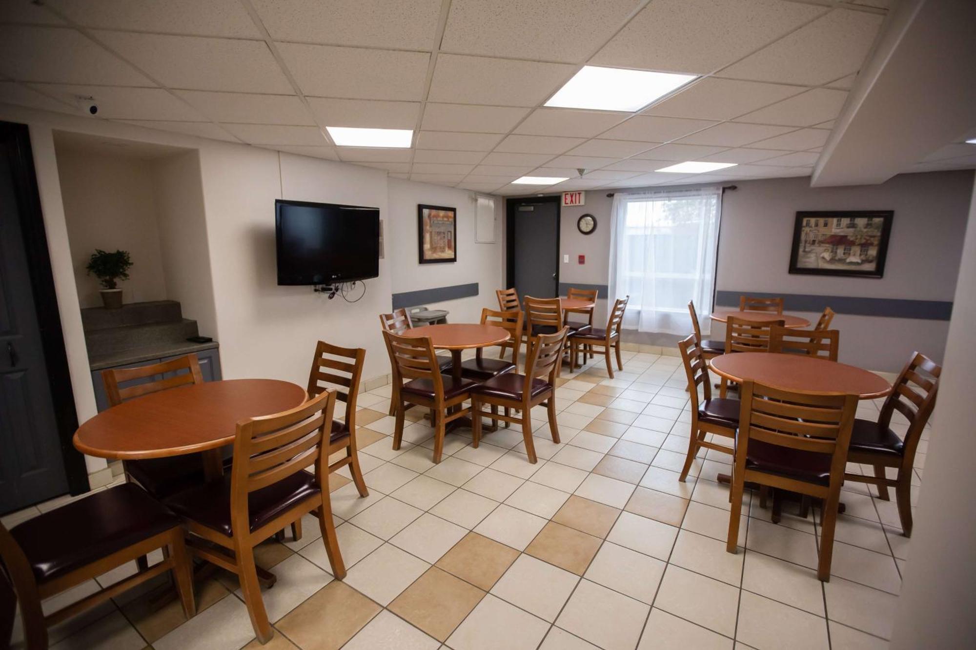 Hotel Super 8 By Wyndham Whitecourt Extérieur photo